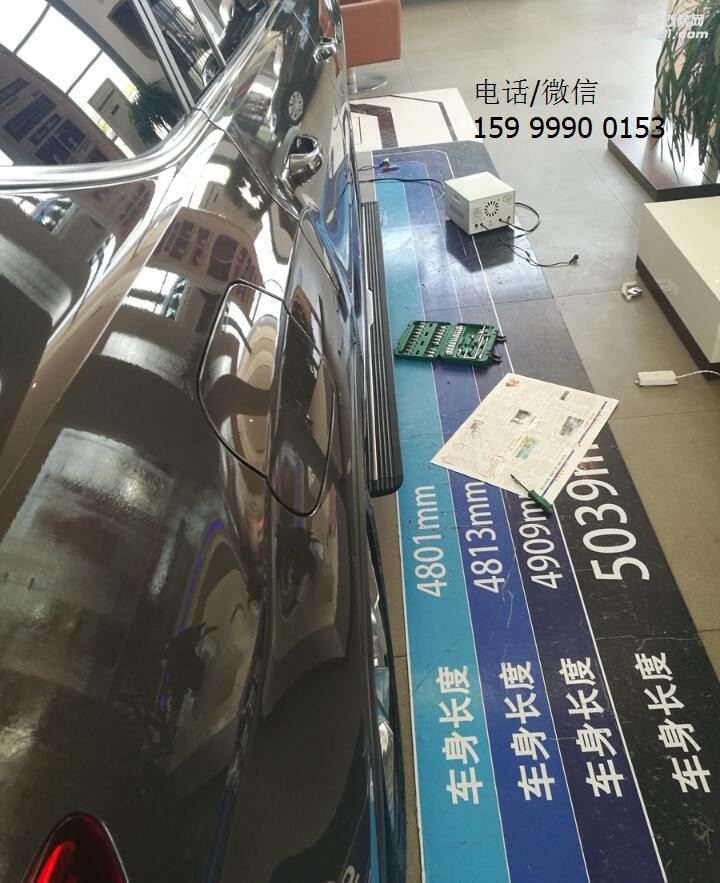 大眾途昂加裝電動(dòng)踏板，從此解決上下車?yán)щy的煩惱！
