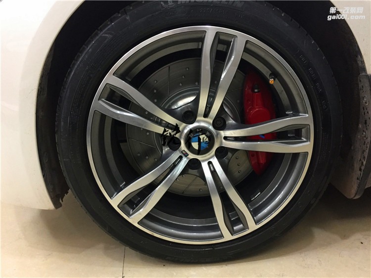 成都銳行寶馬328改裝MPerformance原廠前四后二剎車
