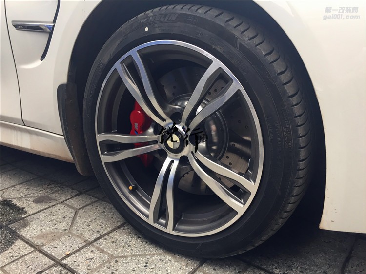 成都銳行寶馬328改裝MPerformance原廠前四后二剎車
