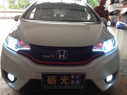 汽車燈光升級(jí) 廣州本田飛度改燈 本田飛度大燈升級(jí)海拉5雙光透鏡飛利浦套餐