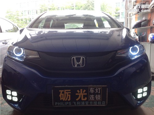 汽車燈光升級(jí) 廣州本田飛度改燈 本田飛度大燈升級(jí)海拉5雙光透鏡飛利浦套餐