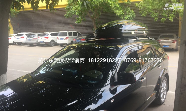 2015款道奇酷威拓樂運動200黑色行李箱裝車實拍圖（原車橫桿）