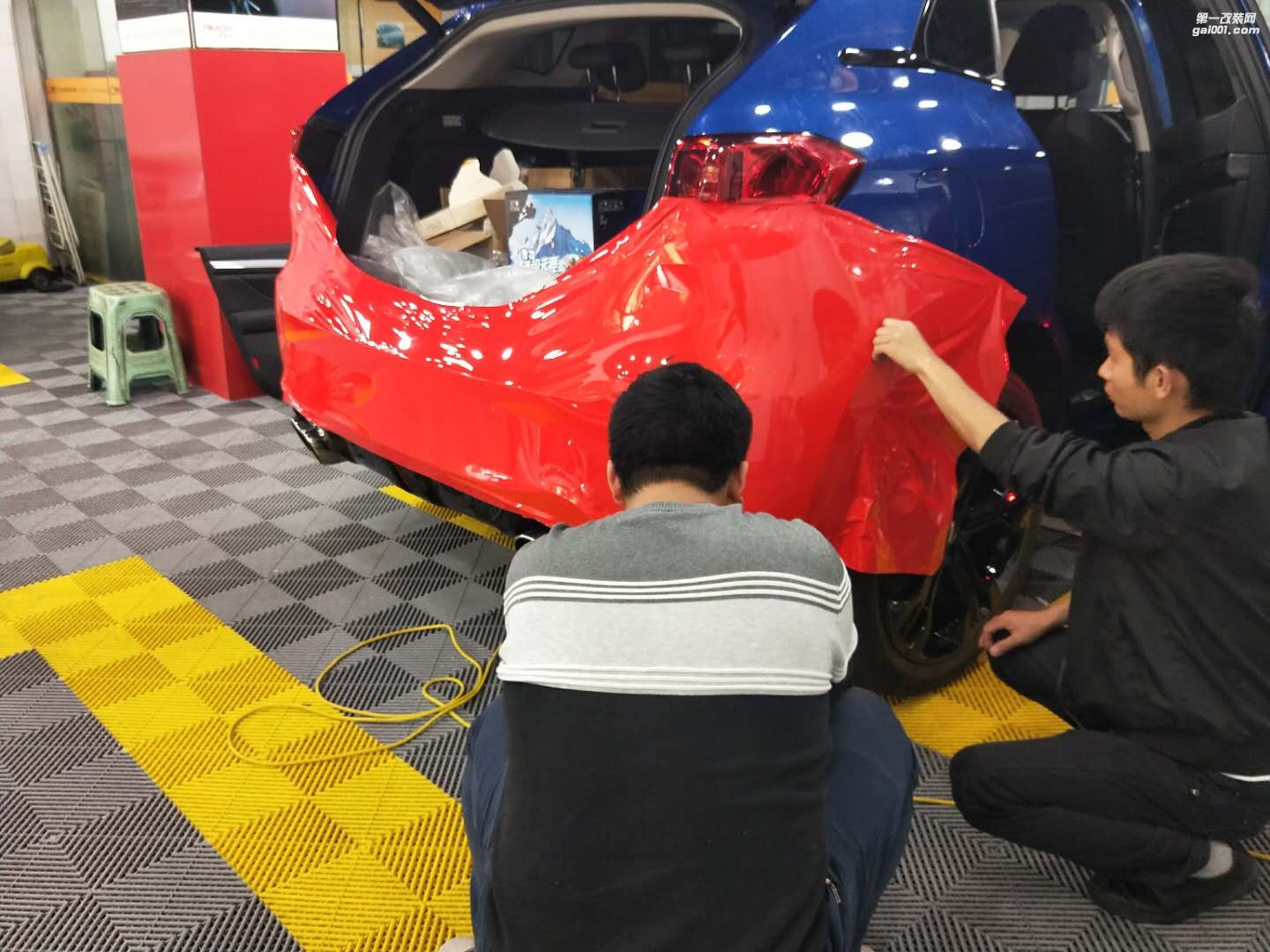 靚車會(huì)青羊店VV7亮紅汽車改色貼膜