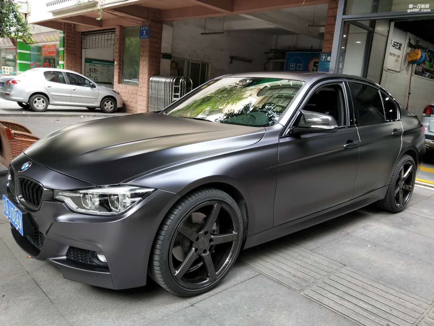 靚車會青羊店寶馬320i電光太空灰汽車改色貼膜