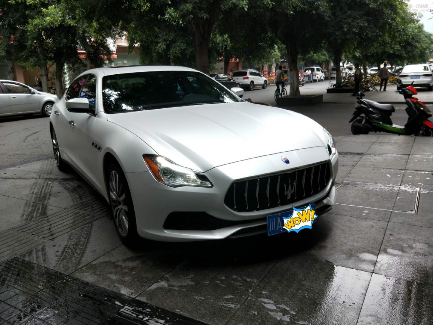 靚車會青羊店瑪莎拉蒂陶瓷白汽車改色貼膜