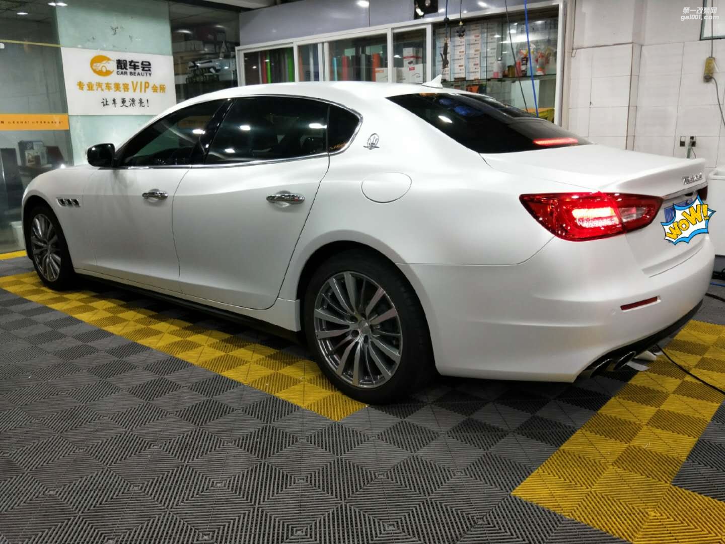 靚車會青羊店瑪莎拉蒂陶瓷白汽車改色貼膜