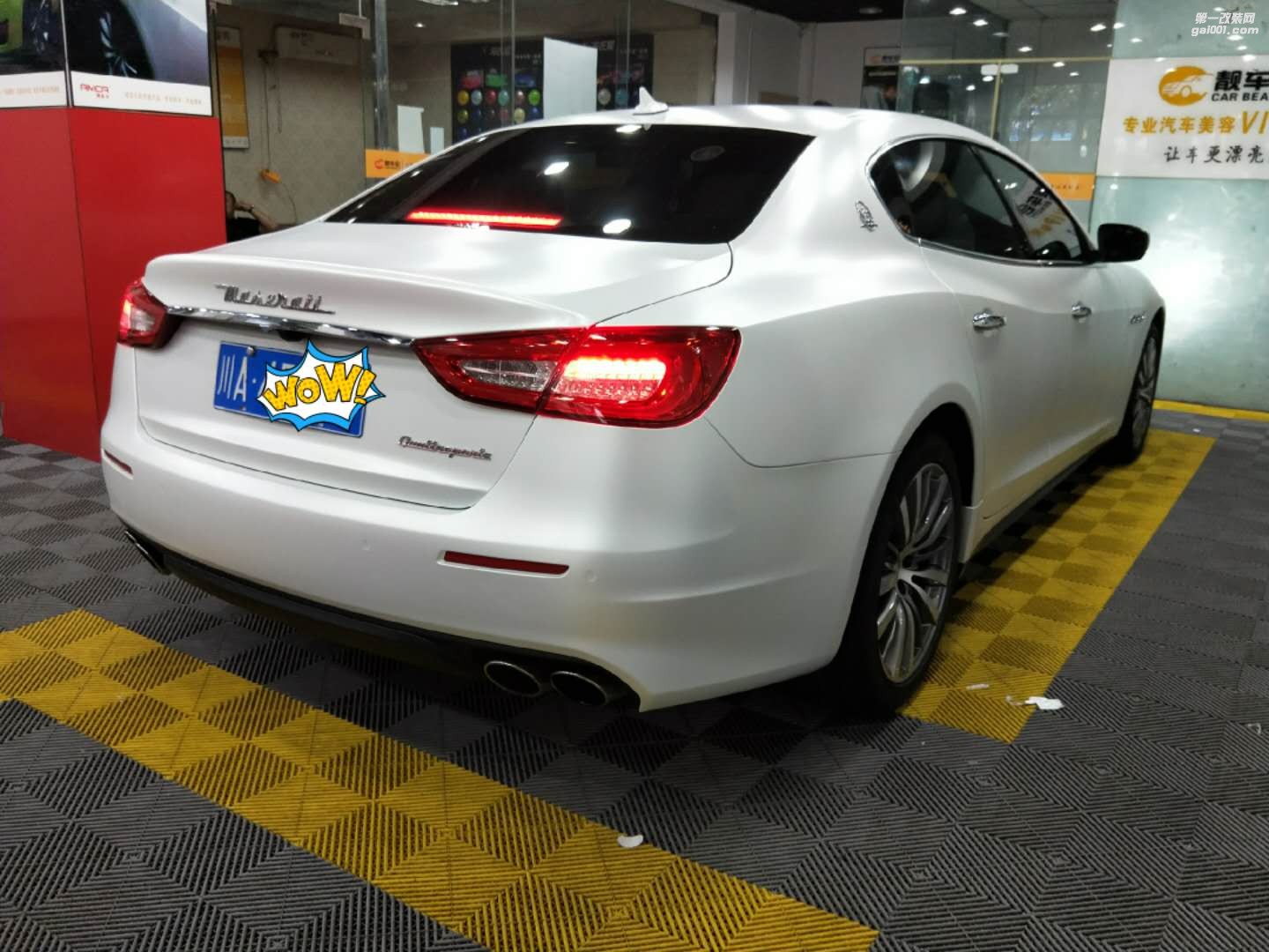 靚車會青羊店瑪莎拉蒂陶瓷白汽車改色貼膜