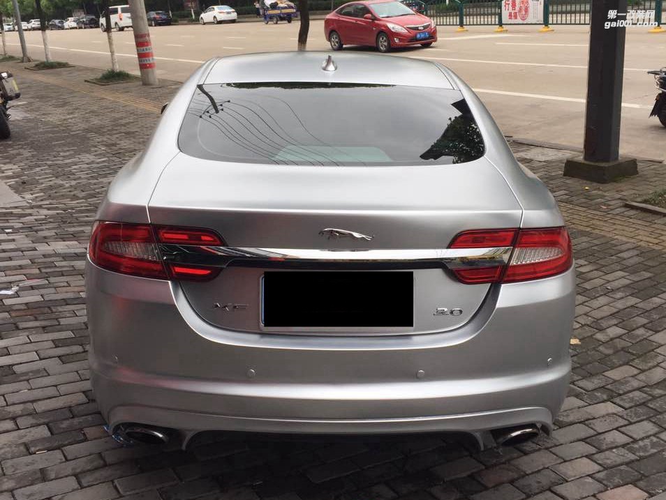 成都靚車會青羊店捷豹XF電光金屬鈦銀汽車改色貼膜