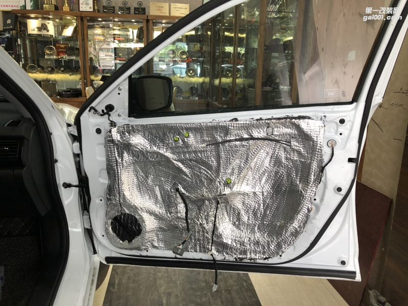 汕頭本田雅閣不堪車內(nèi)噪音升級四門STEG史泰格隔音降噪車內(nèi)音質(zhì)新體驗(yàn)加裝低音炮汕頭市星悅汽車音響改裝