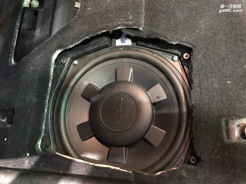 鐘情于FOCAL法國勁浪汕頭市星悅汽車音響改裝寶馬730原車?yán)忍顒派墝汃R專用喇叭FOCAL新享受心體驗(yàn)
