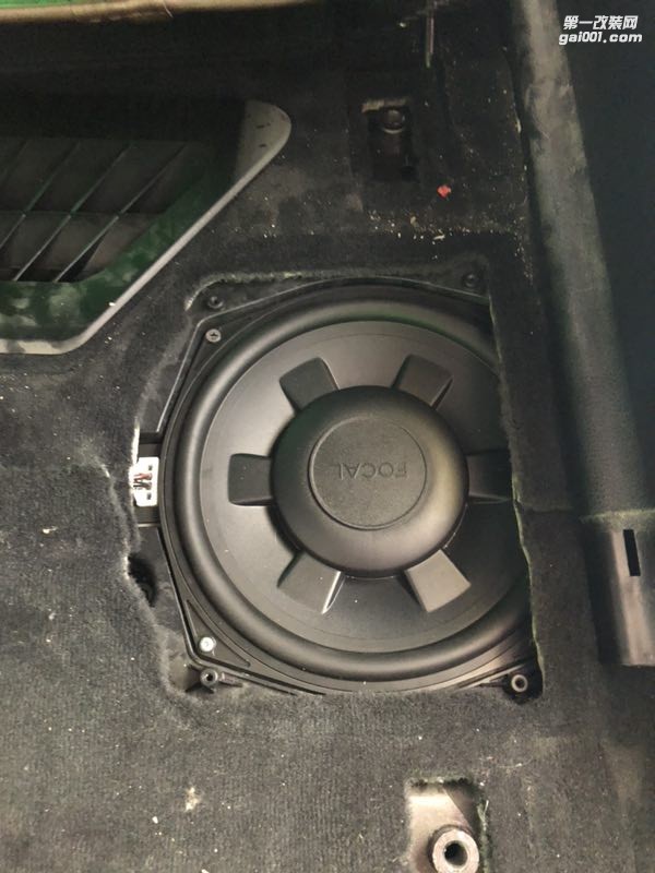 鐘情于FOCAL法國勁浪汕頭市星悅汽車音響改裝寶馬730原車?yán)忍顒派墝汃R專用喇叭FOCAL新享受心體驗(yàn)