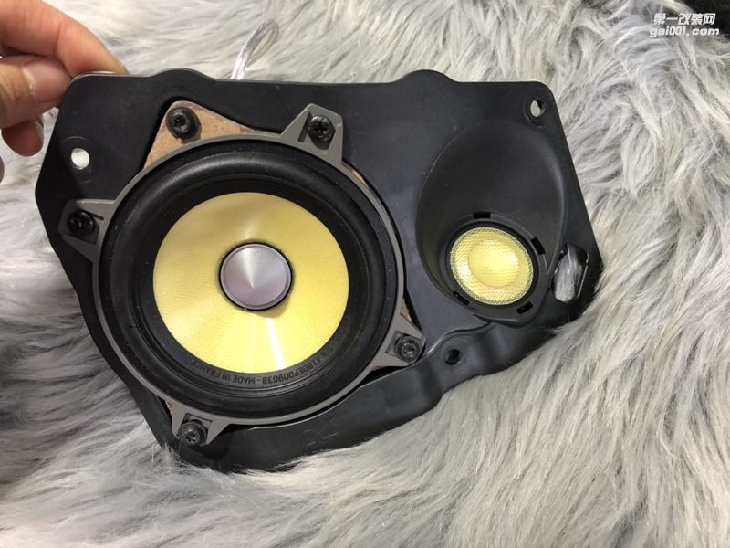 鐘情于FOCAL法國勁浪汕頭市星悅汽車音響改裝寶馬730原車?yán)忍顒派墝汃R專用喇叭FOCAL新享受心體驗(yàn)