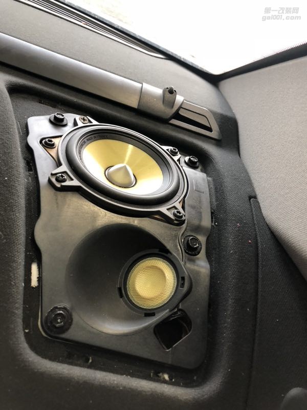 鐘情于FOCAL法國勁浪汕頭市星悅汽車音響改裝寶馬730原車?yán)忍顒派墝汃R專用喇叭FOCAL新享受心體驗(yàn)