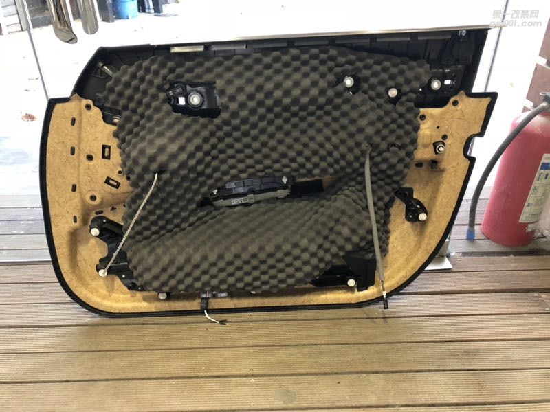 鐘情于FOCAL法國勁浪汕頭市星悅汽車音響改裝寶馬730原車?yán)忍顒派墝汃R專用喇叭FOCAL新享受心體驗(yàn)