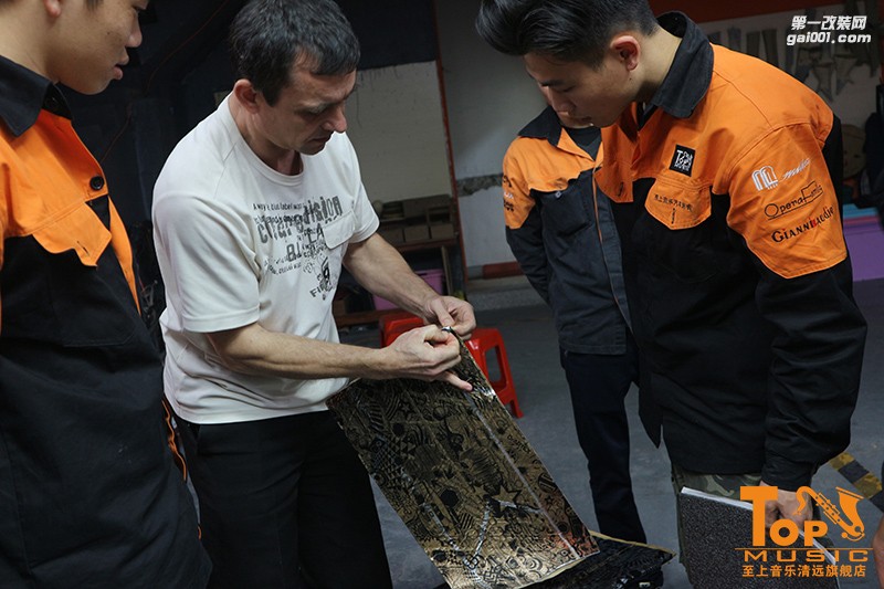 俄羅斯DR全車隔音引領新“靜”界，豐田RAV4車主：做完后車變安靜了，心也靜了