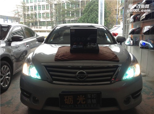 汽車燈光升級(jí) 廣州日產(chǎn)陽(yáng)光大燈改裝海拉5雙光透鏡飛利浦XV4800K氙氣套餐