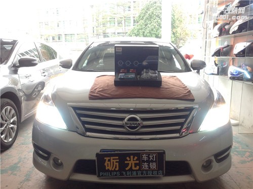 汽車燈光升級(jí) 廣州日產(chǎn)陽(yáng)光大燈改裝海拉5雙光透鏡飛利浦XV4800K氙氣套餐