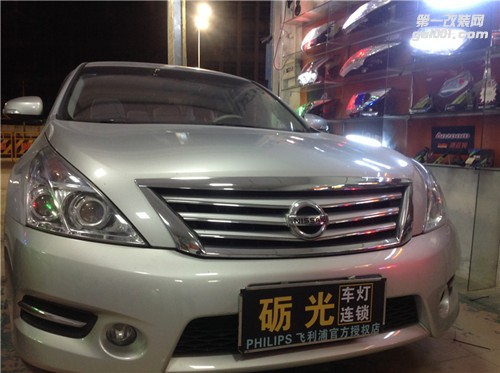 汽車燈光升級(jí) 廣州日產(chǎn)陽(yáng)光大燈改裝海拉5雙光透鏡飛利浦XV4800K氙氣套餐