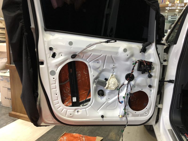 汕頭市哪里有專業(yè)改裝汽車音響和隔音降噪？星悅汽車音響改裝大眾途安L升級(jí)隔音改裝音響打造真實(shí)的聽覺享受