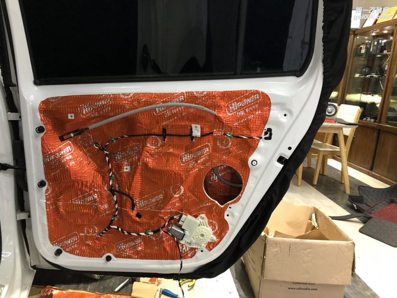 汕頭市哪里有專業(yè)改裝汽車音響和隔音降噪？星悅汽車音響改裝大眾途安L升級(jí)隔音改裝音響打造真實(shí)的聽覺享受