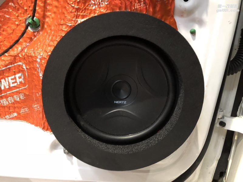 汕頭市哪里有專業(yè)改裝汽車音響和隔音降噪？星悅汽車音響改裝大眾途安L升級(jí)隔音改裝音響打造真實(shí)的聽覺享受