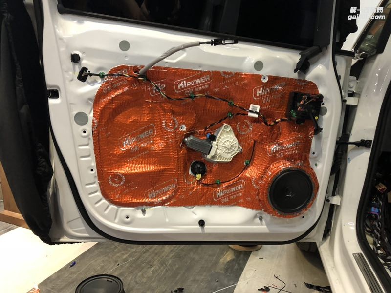 汕頭市哪里有專業(yè)改裝汽車音響和隔音降噪？星悅汽車音響改裝大眾途安L升級(jí)隔音改裝音響打造真實(shí)的聽覺享受