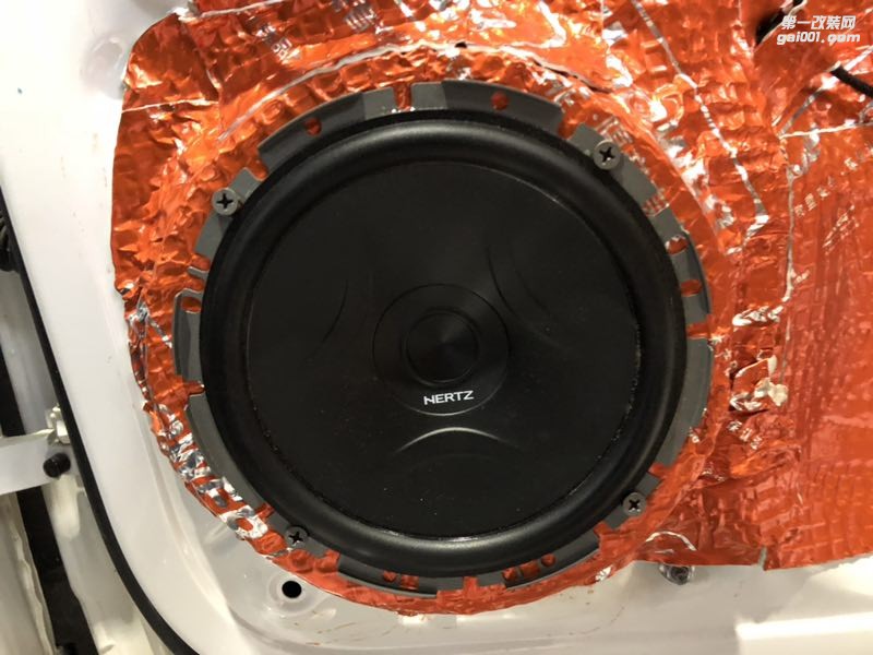 汕頭市哪里有專業(yè)改裝汽車音響和隔音降噪？星悅汽車音響改裝大眾途安L升級(jí)隔音改裝音響打造真實(shí)的聽覺享受