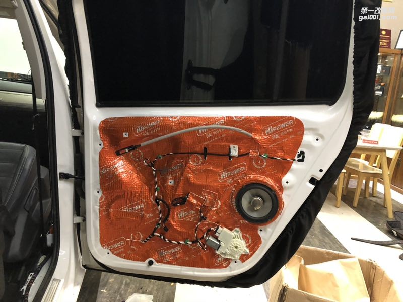 汕頭市哪里有專業(yè)改裝汽車音響和隔音降噪？星悅汽車音響改裝大眾途安L升級(jí)隔音改裝音響打造真實(shí)的聽覺享受