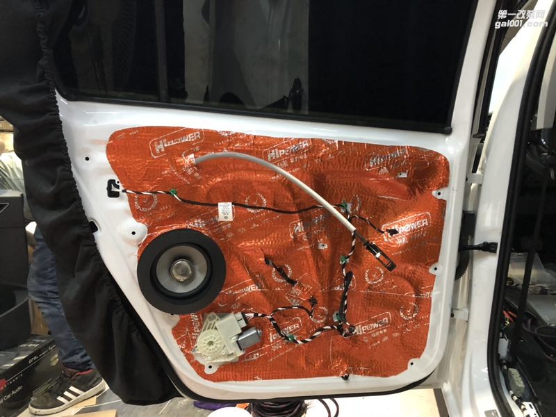 汕頭市哪里有專業(yè)改裝汽車音響和隔音降噪？星悅汽車音響改裝大眾途安L升級(jí)隔音改裝音響打造真實(shí)的聽覺享受