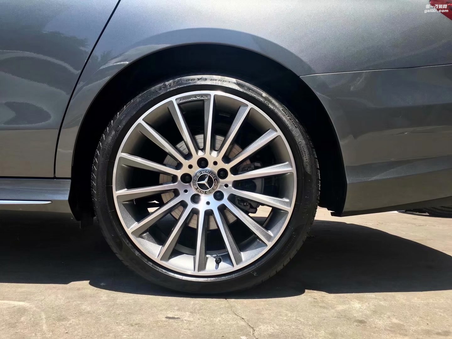 奔馳E300，換原裝AMG ? 倍耐力！ ????