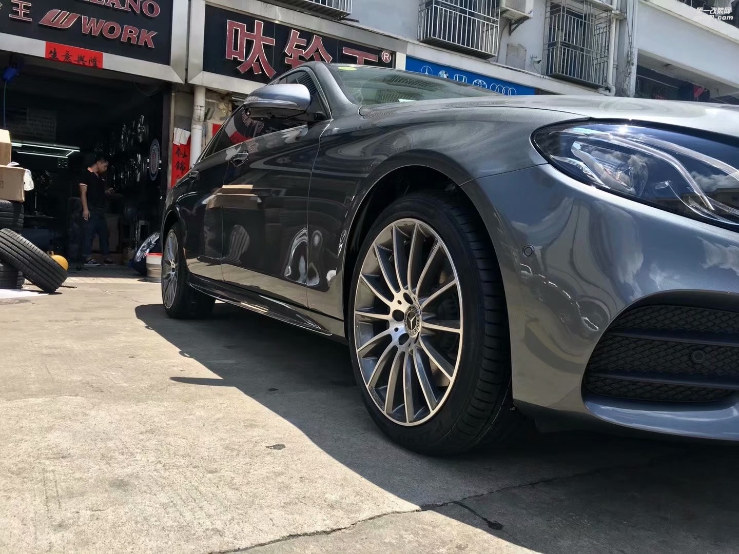 奔馳E300，換原裝AMG ? 倍耐力！ ????