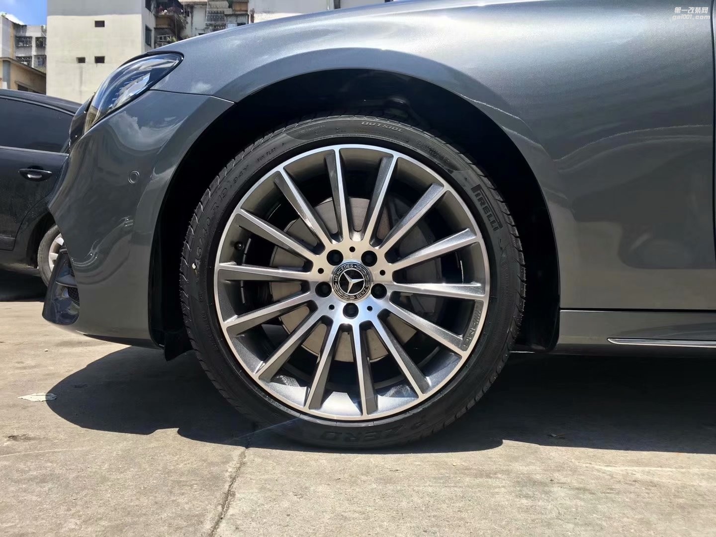 奔馳E300，換原裝AMG ? 倍耐力！ ????