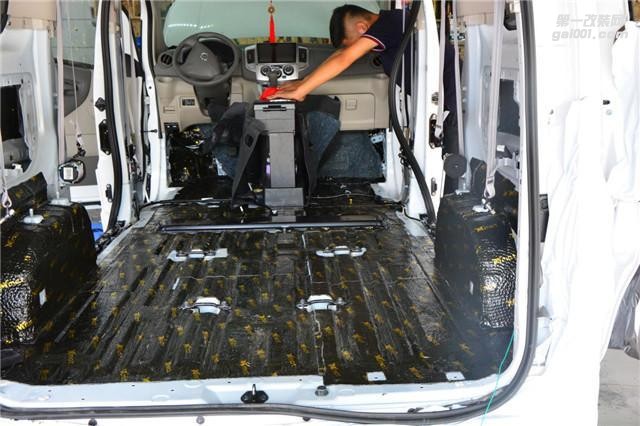商用車(chē)尋找靜音之旅 日產(chǎn)NV200改裝零點(diǎn)喇叭+全車(chē)隔音