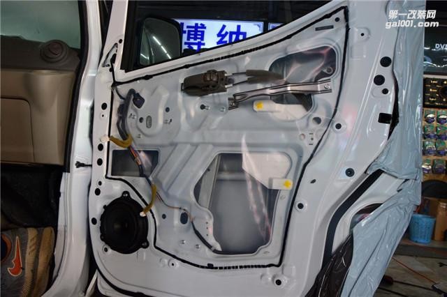 商用車(chē)尋找靜音之旅 日產(chǎn)NV200改裝零點(diǎn)喇叭+全車(chē)隔音