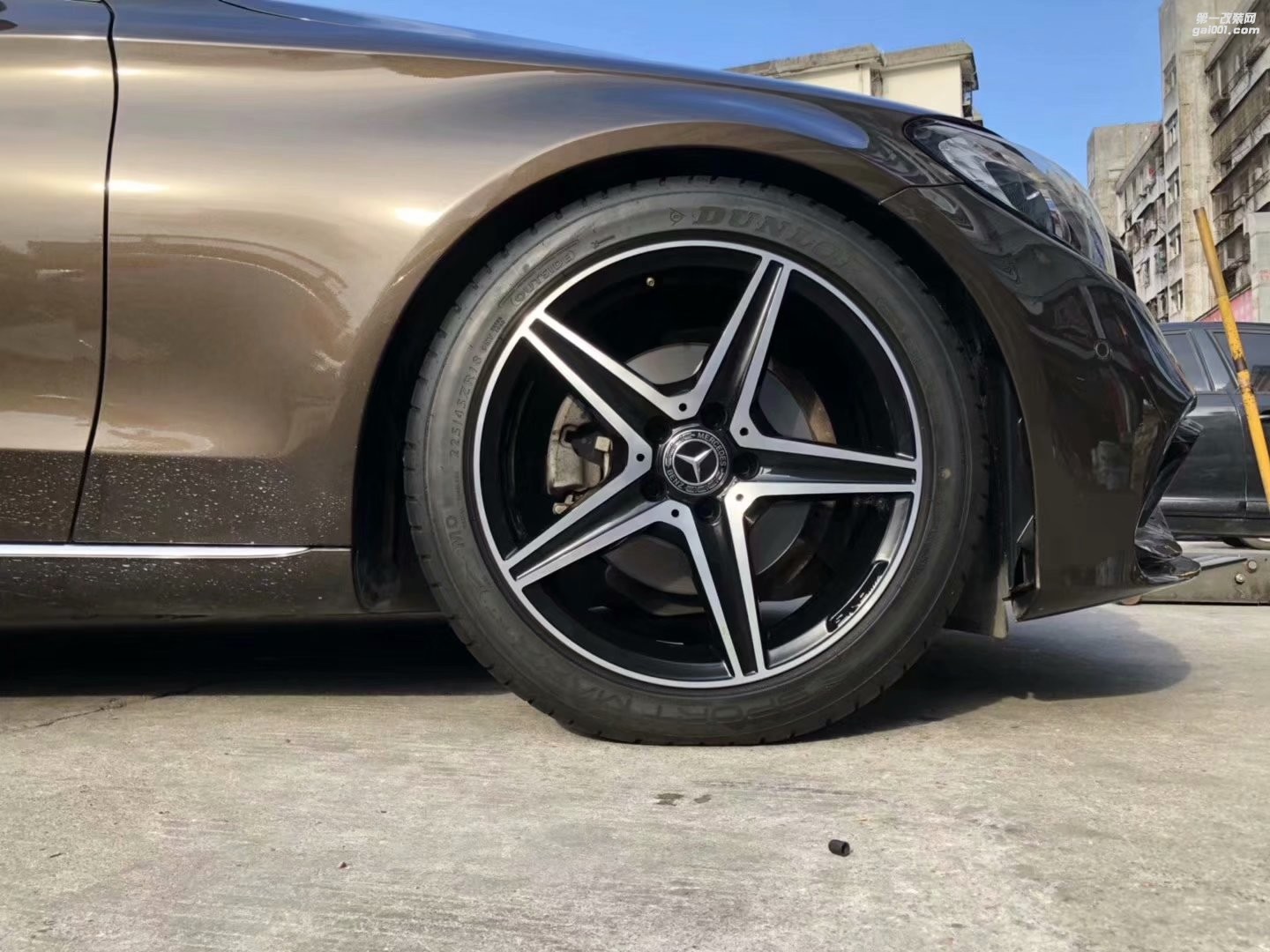奔馳， 換 原裝 18寸 AMG  完工！