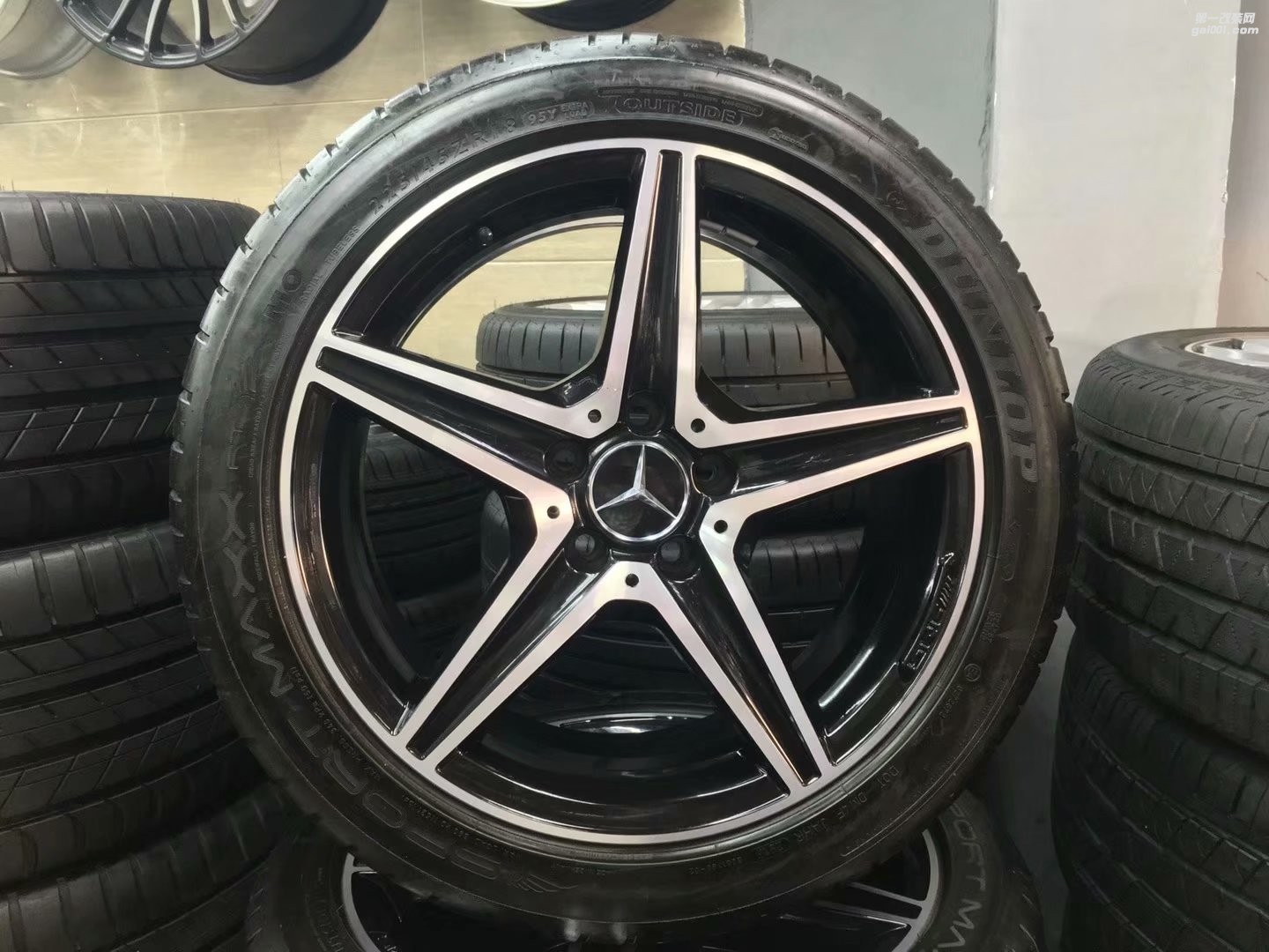奔馳， 換 原裝 18寸 AMG  完工！