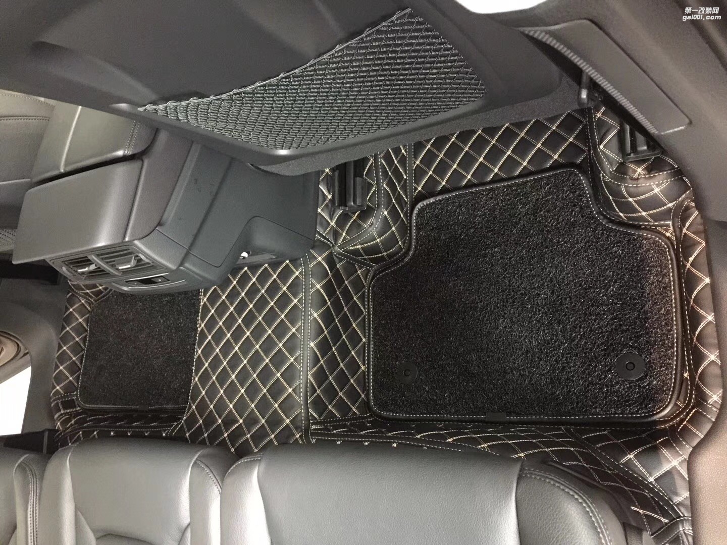 奧迪Q7加裝360航空軟包