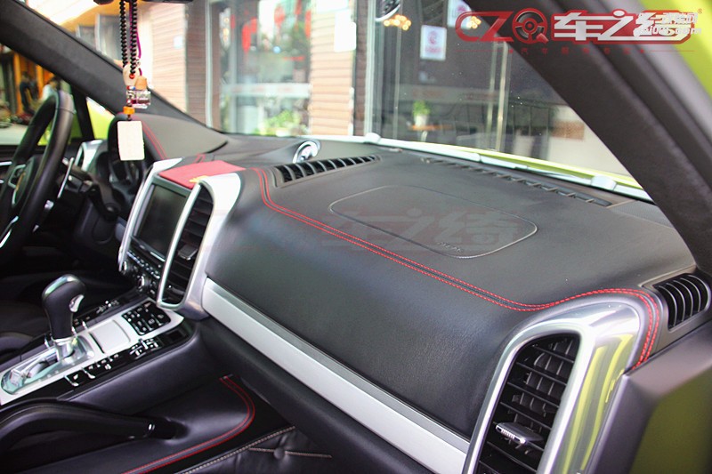 保時捷卡宴內(nèi)飾欣賞 成都汽車內(nèi)飾改裝店 成都車之綺內(nèi)飾改裝