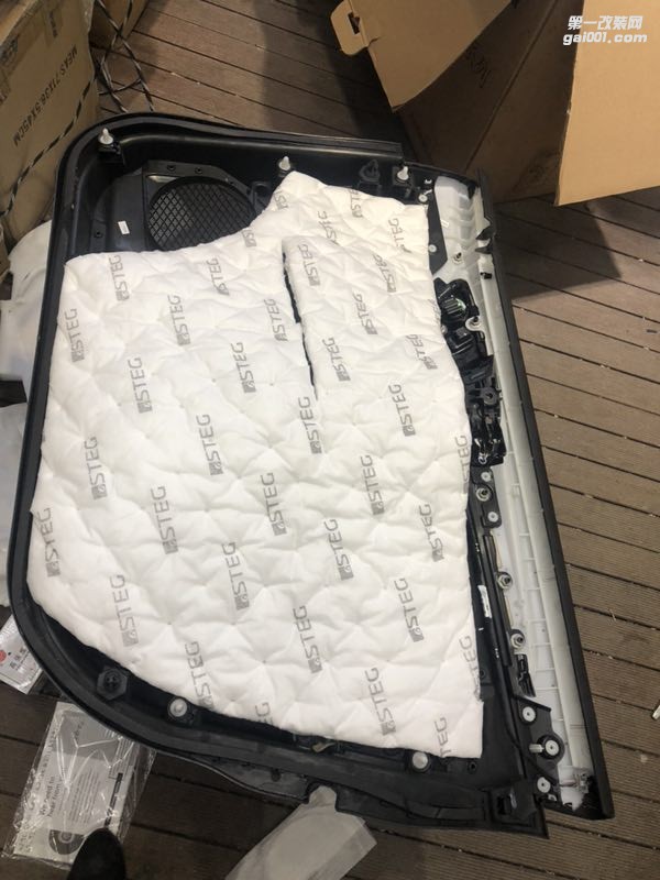 汕頭市星悅汽車音響改裝福特蒙迪歐汽車音響升級四門勁能隔音音響改裝意大利赫茲音響美國CDT低音伊蔓功放