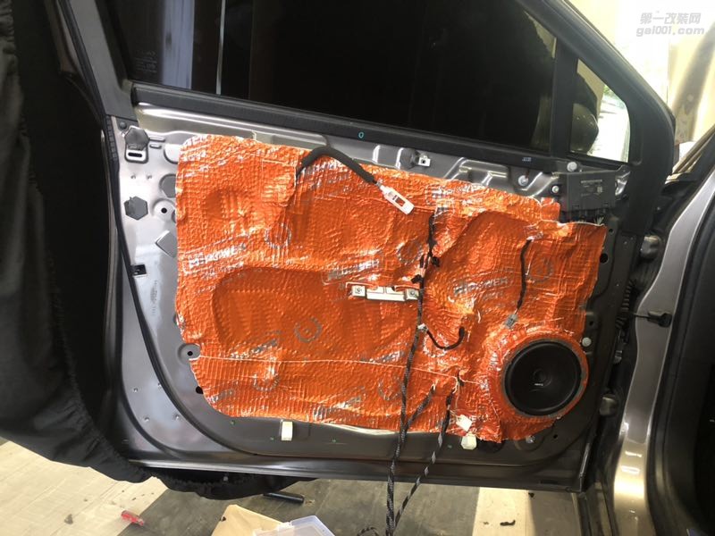 汕頭市星悅汽車音響改裝福特蒙迪歐汽車音響升級四門勁能隔音音響改裝意大利赫茲音響美國CDT低音伊蔓功放
