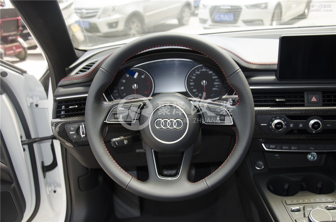 聚澤新產(chǎn)品特色皮套--奧迪A4L經(jīng)典黑