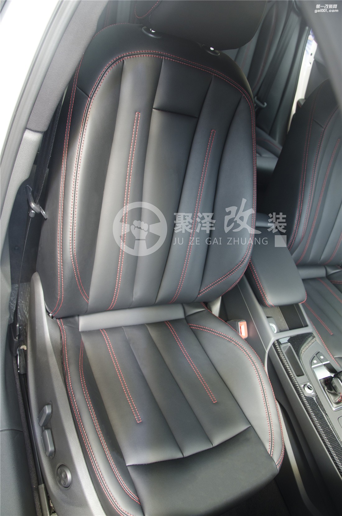 聚澤新產(chǎn)品特色皮套--奧迪A4L經(jīng)典黑