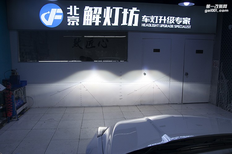 北京教父级改灯店解灯坊新案例凯迪拉克ATSL改装海拉5透镜套装氙气大灯