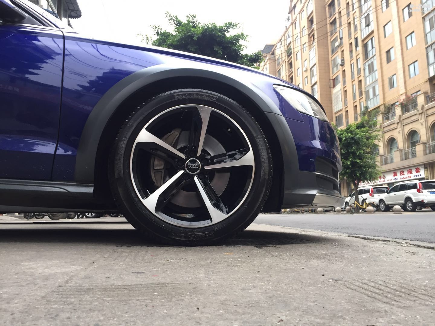 奧迪a6 allroad 升級(jí)19寸奧迪刀鋒鍛造輪轂