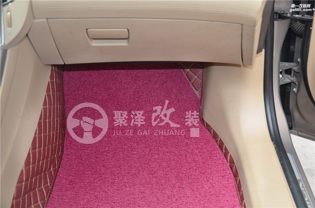 別克君越360航空軟包--酒紅菱格