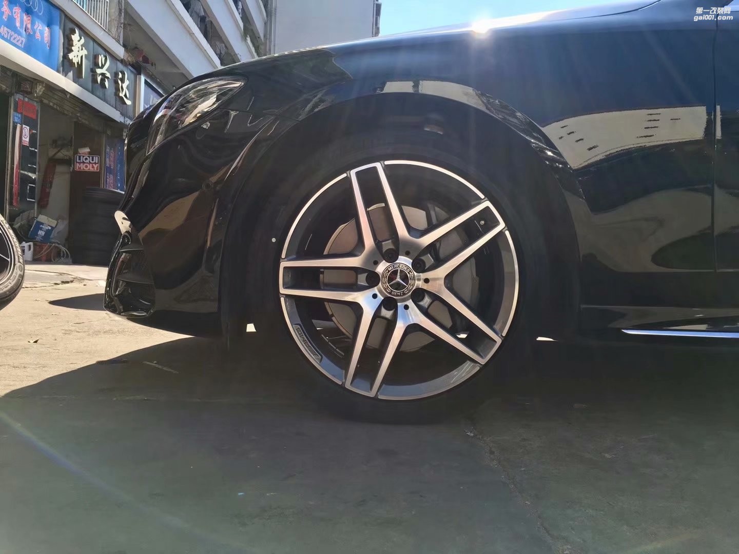 奔馳，換 原裝 19寸 AMG ? 米其林 完工！ ????