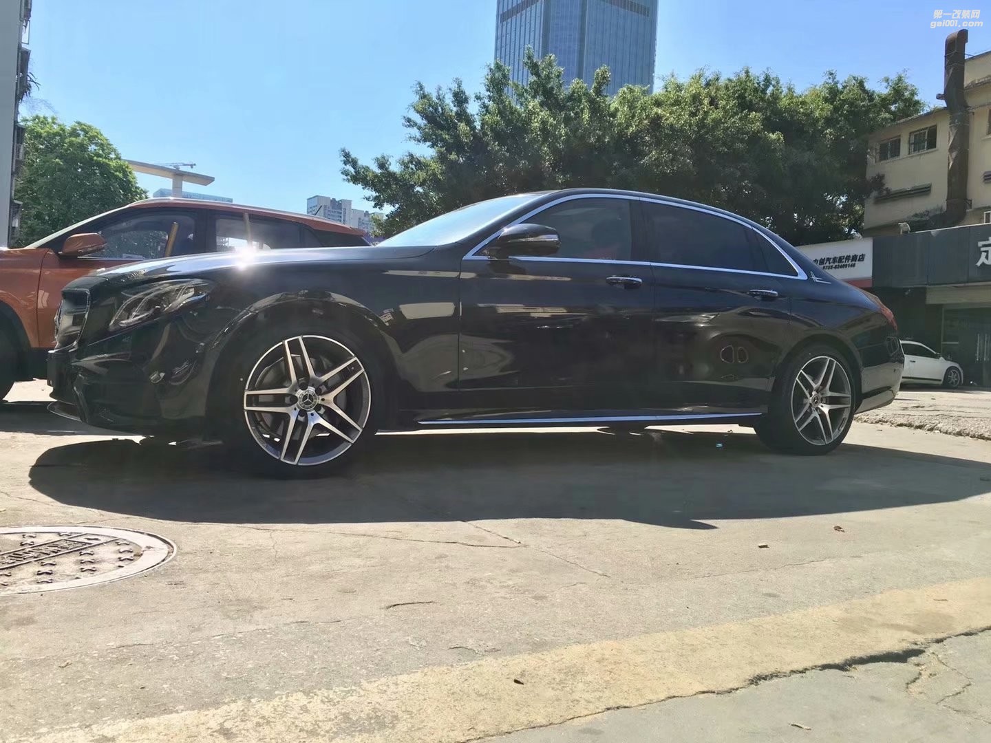 奔馳，換 原裝 19寸 AMG ? 米其林 完工！ ????