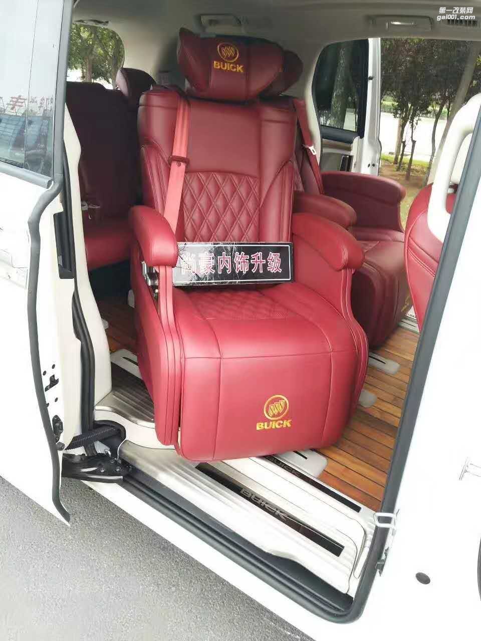 gl8改裝電動(dòng)航空按摩座椅電動(dòng)門星空頂實(shí)木地板內(nèi)飾