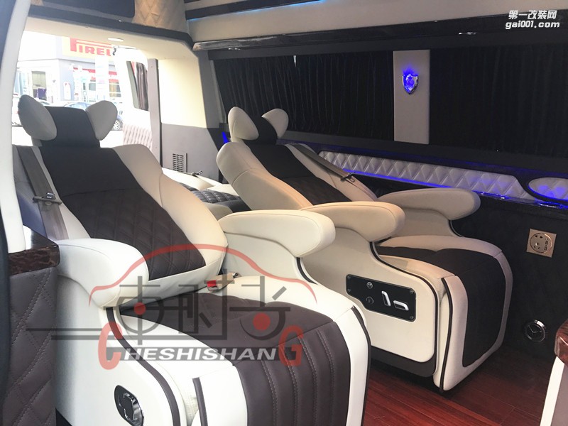 鄭州GMC內(nèi)飾定制改裝/鄭州車時(shí)尚商務(wù)車內(nèi)飾改裝