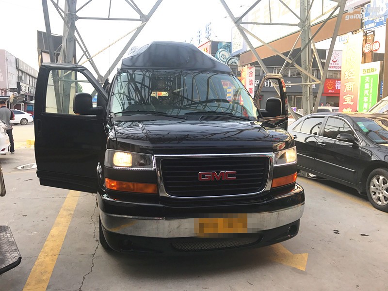 鄭州GMC內(nèi)飾定制改裝/鄭州車時(shí)尚商務(wù)車內(nèi)飾改裝